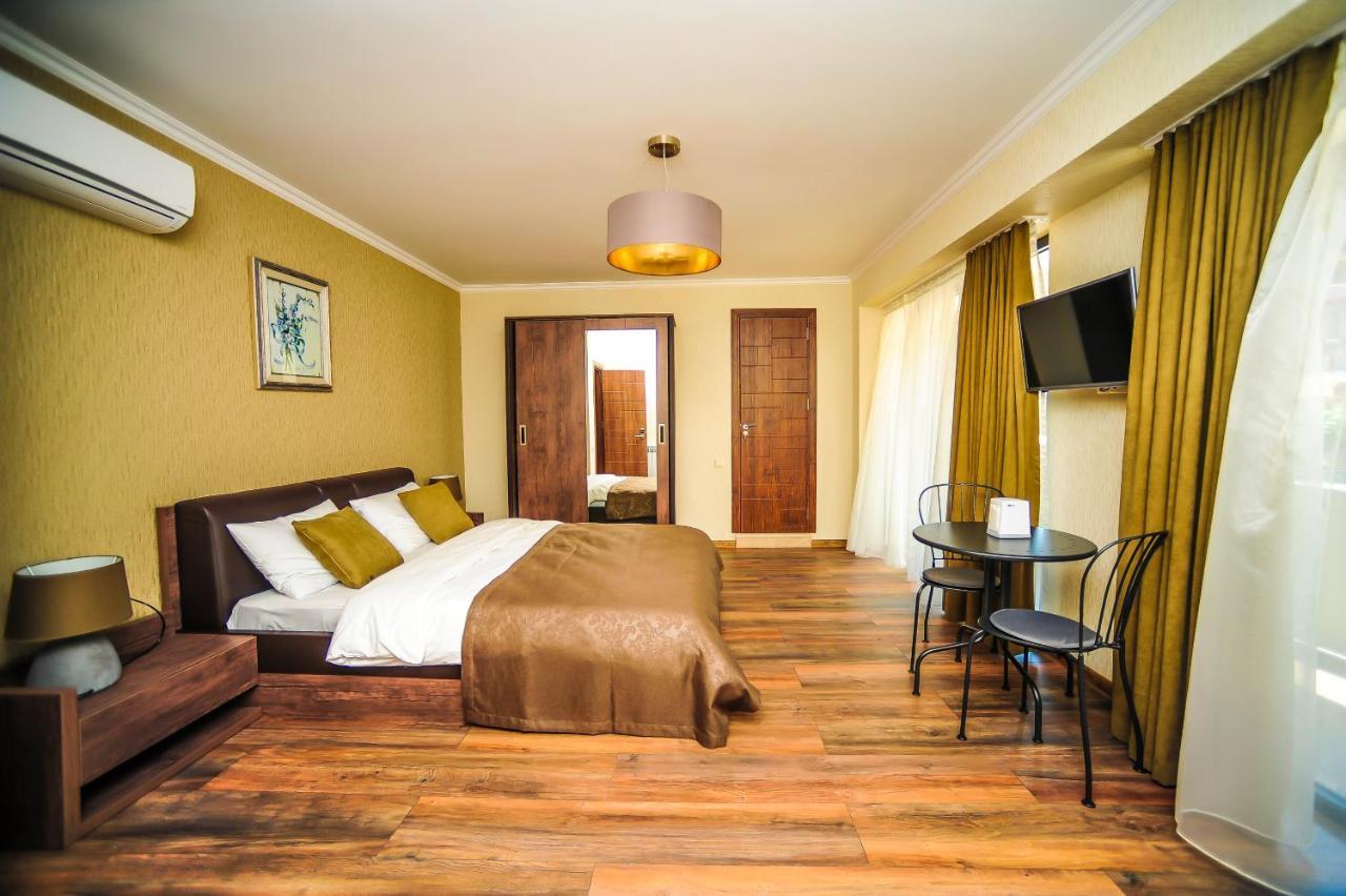 Hills Batumi Hotel Bagian luar foto