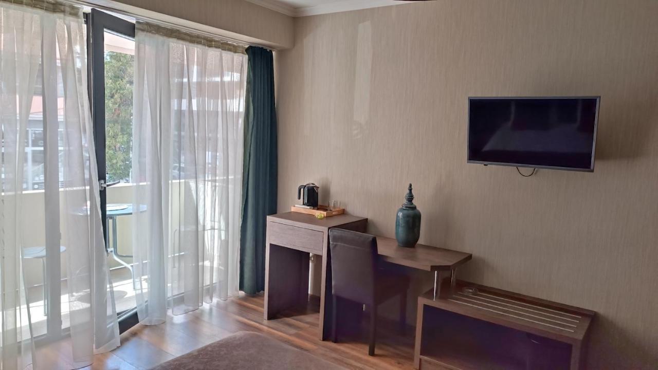 Hills Batumi Hotel Bagian luar foto